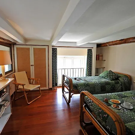 Sleeps 4 公寓
